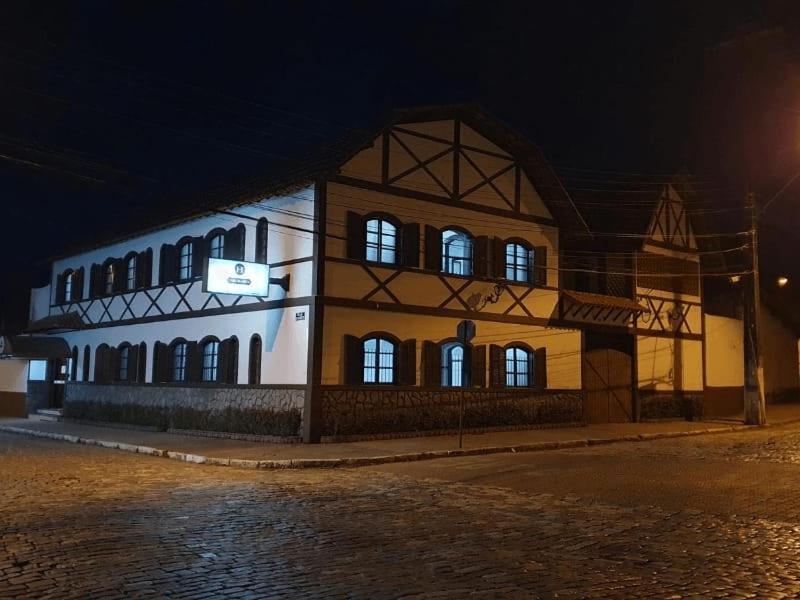 Casa Blanca Pousada Hotel เซาโลว์เรงโซ ภายนอก รูปภาพ